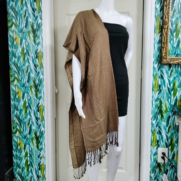 Official Pashmina and Silk Brown Chevron Pattern Unisex Scarf - Picture 4 of 6